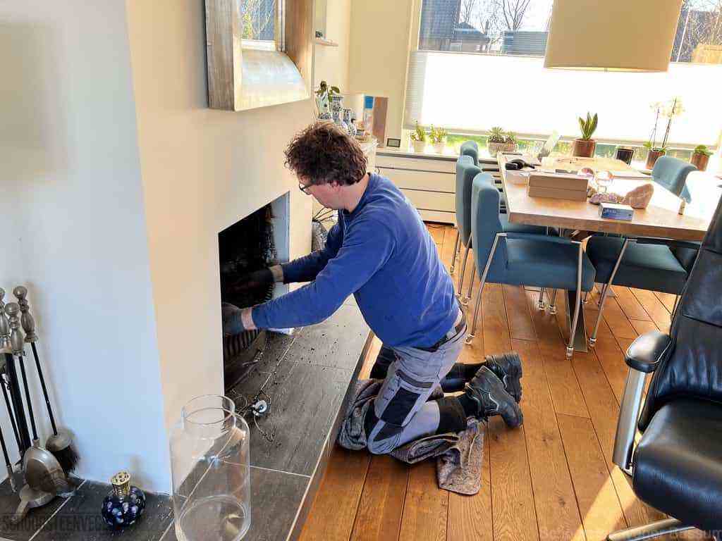 Schouwveger Bussum kleed schoorsteenreiniger Schouwveger Bussum kleed schoorsteenreiniger